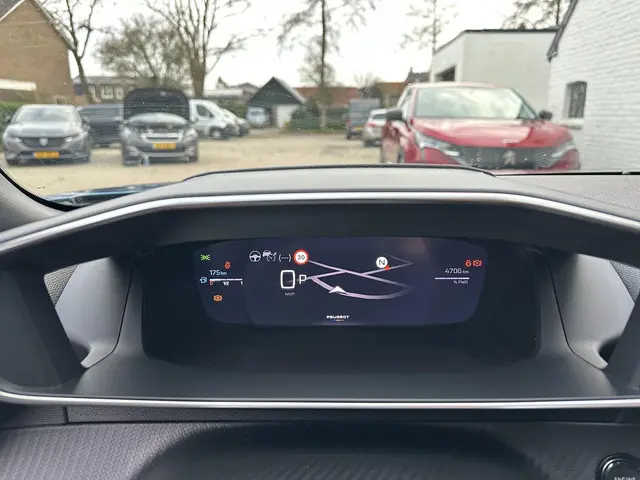 Peugeot 2008 1.2 Hybrid 145 PK GT 2025 Hybride Benzine 18