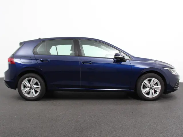 Volkswagen Golf 1.0 eTSI Life Business 2023 Benzine 8