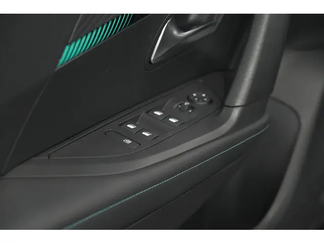 Peugeot 2008 PureTech 130 EAT8 Allure 2023 Benzine 27