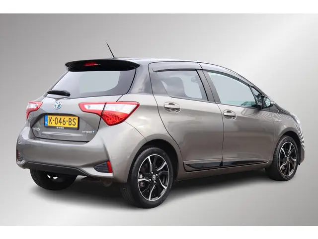 Toyota Yaris 1.5 Hybrid Bi-Tone, 2017 Hybride Benzine 2