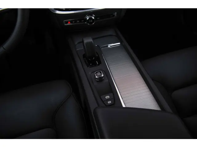 Volvo V60 2.0 B3 Essential Edition 2023 Benzine 14