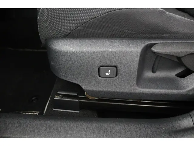 Toyota Corolla 2.0 Hybrid Bi-tone 2019 Hybride Benzine 36