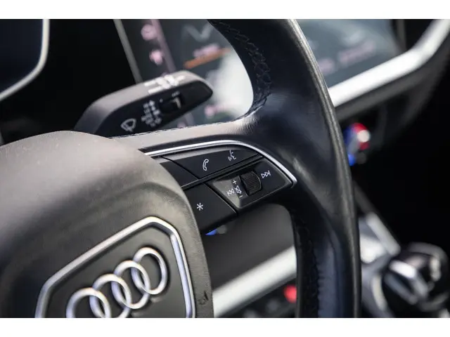 Audi Q3 45 TFSI e edition 2021 Hybride Benzine 30