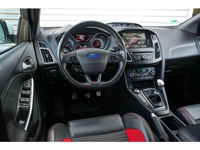 Ford Focus 2.0 ST-3 2016 Benzine 4