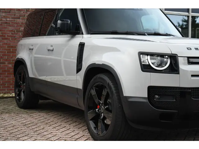 Land Rover Defender 110 3.0 D250 2023 Diesel 34