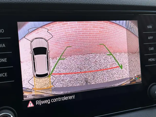 Škoda Karoq 1.0 TSI Business Edition 2021 Benzine 13