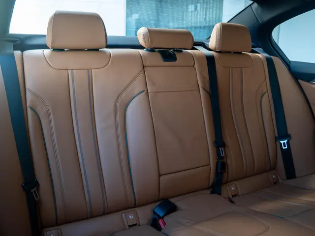 BMW 5 Serie Sedan 520i 2020 Benzine 10