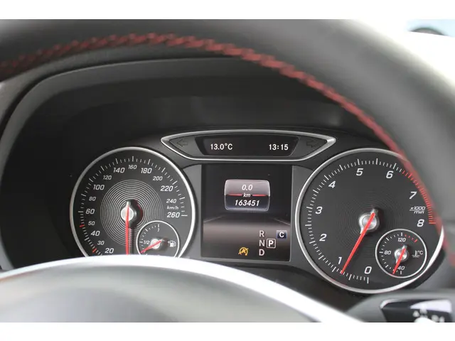 Mercedes-Benz B-Klasse 180 AMG 2017 Benzine 14