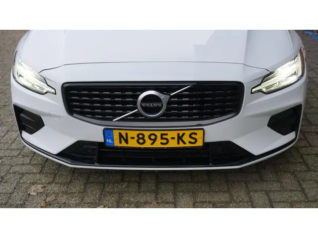 Volvo V60 2.0 T5 250pk R-Design 2019 Benzine 54