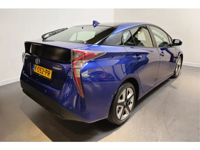 Toyota Prius 1.8 Dynamic 2018 Hybride Benzine 8