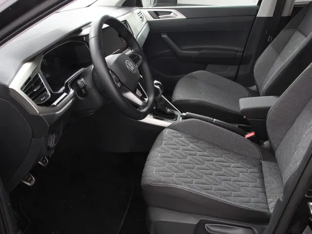 Volkswagen Polo 1.0 TSI Move 2024 Benzine 8