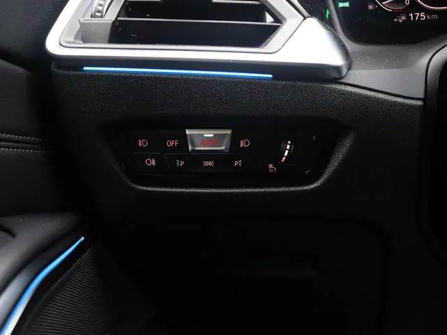 BMW 3 Serie Touring 330e 2021 Hybride Benzine 35