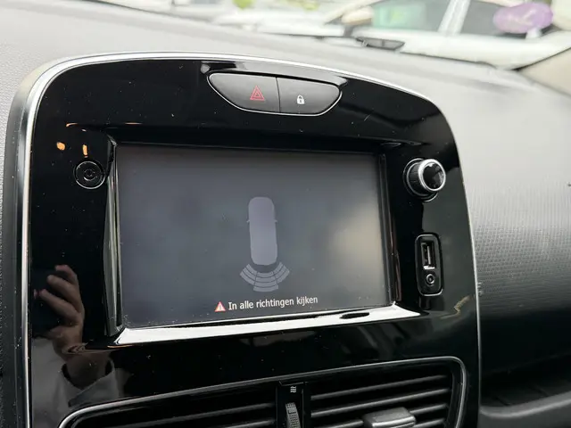 Renault Clio Estate 0.9 TCe Limited 2018 Benzine 27