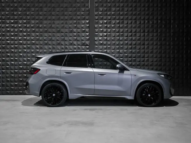 BMW X1 xDrive30e 2023 Hybride Benzine 4