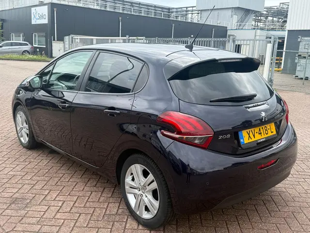 Peugeot 208 1.2 PureTech Signature 2019 Benzine 4