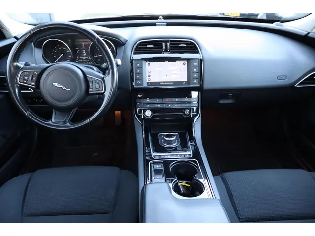 Jaguar XE 2.0 D Pure 2017 Diesel 2