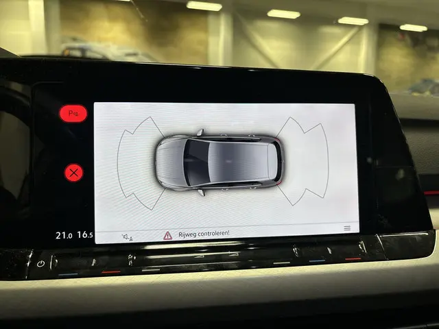 Volkswagen Golf 1.0 110pk DSG eTSI Life 2023 Benzine 7