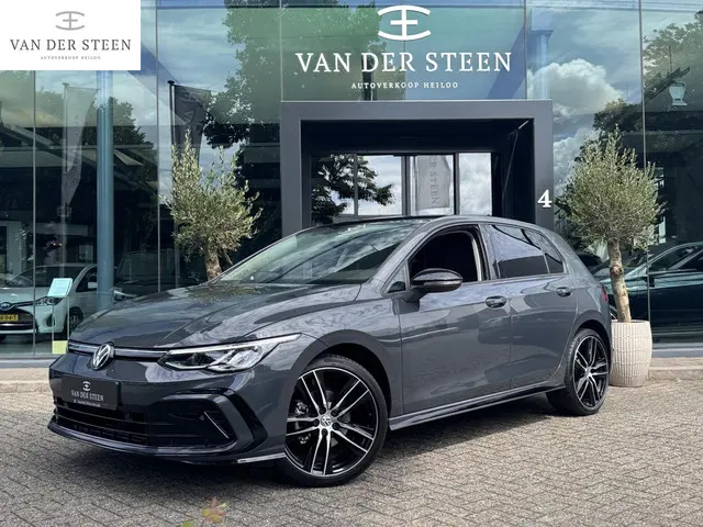 Volkswagen Golf 1.0 eTSI Life 2024 Benzine