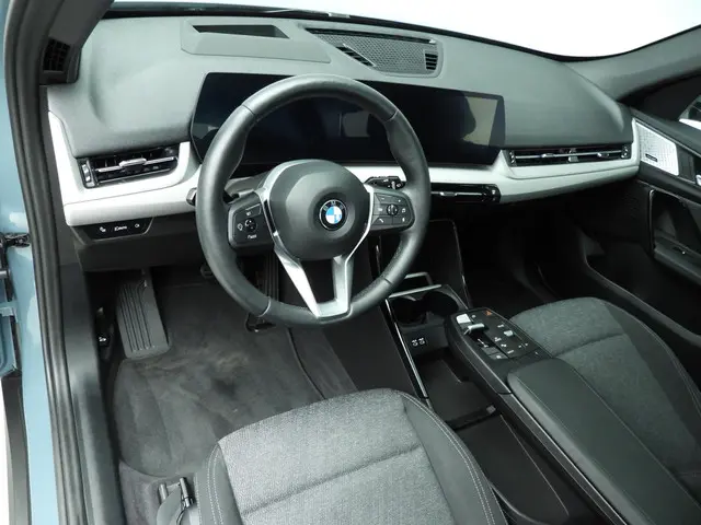 BMW X1 sDrive18i 2023 Benzine 6