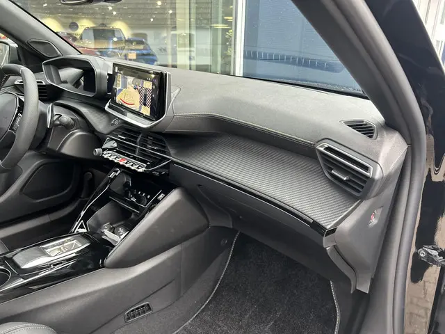 Peugeot 2008 1.2 Hybrid 145 PK GT 2025 Hybride Benzine 25