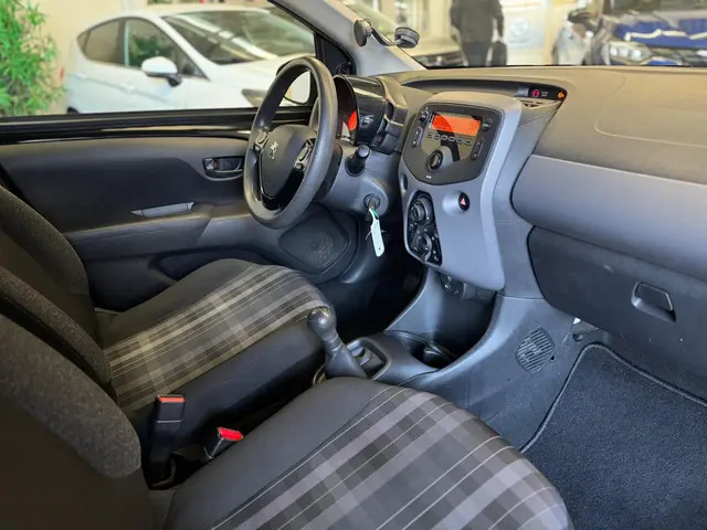 Peugeot 108 1.0 e-VTi Active/Airco/5drs/Led 2018 Benzine 12