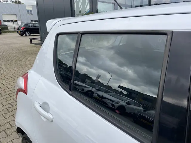 Suzuki Swift 1.2 Bandit EASSS 2013 Benzine 6