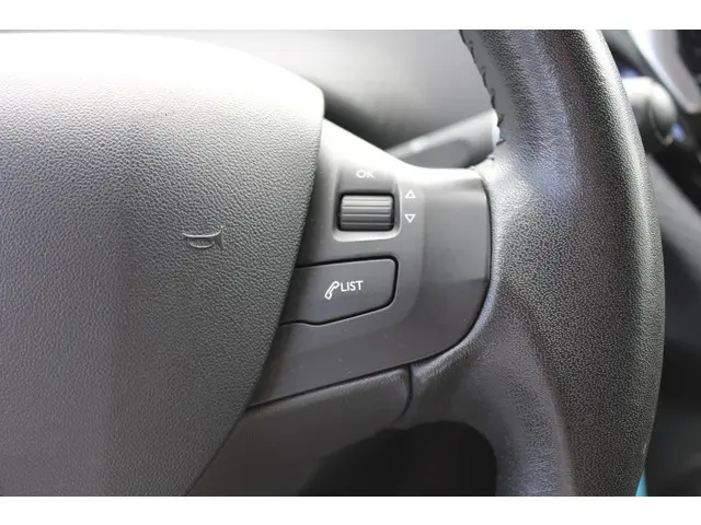 Peugeot 2008 1.2 PureTech Active 2016 Benzine 18