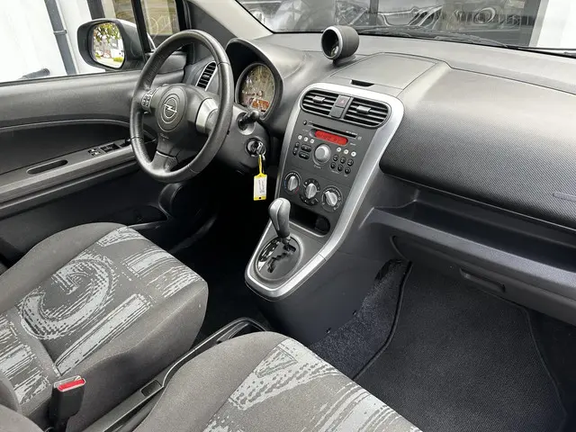 Opel Agila 1.2 Edition 2012 Benzine 3