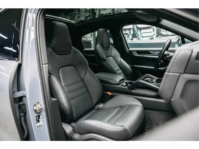 Porsche Cayenne Coupé 3.0 E-Hybrid 2024 Hybride Benzine 24