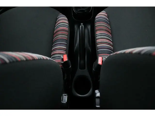 Citroën C1 1.0 VTi Feel grijs 2020 Benzine 24