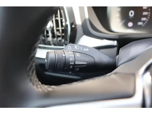 Volvo V60 T8 Recharge AWD R-Design 2022 Hybride Benzine 26