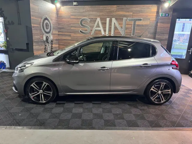 Peugeot 208 1.2 PureTech GT-Line 2019 Benzine 24