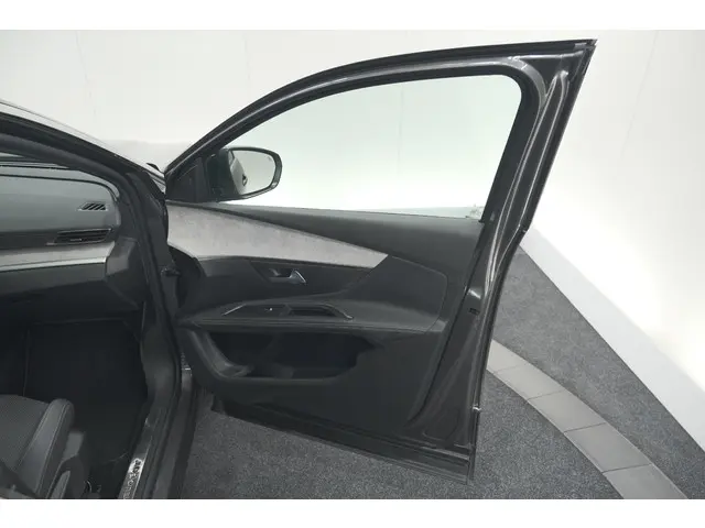 Peugeot 5008 PureTech 130 GT 2024 Benzine 65