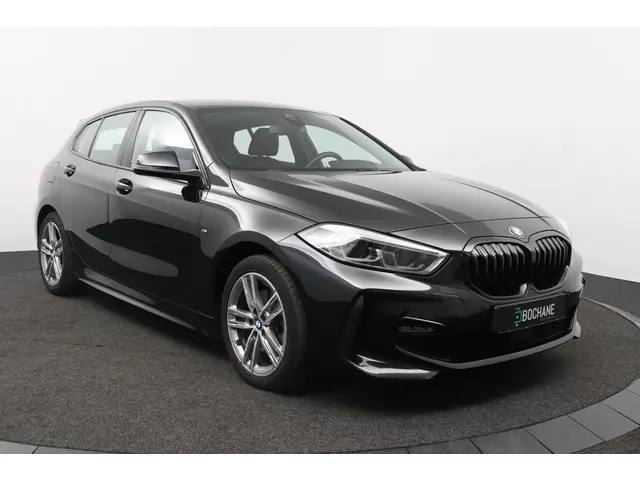 BMW 1 Serie 118i Business Edition 2022 Benzine 54