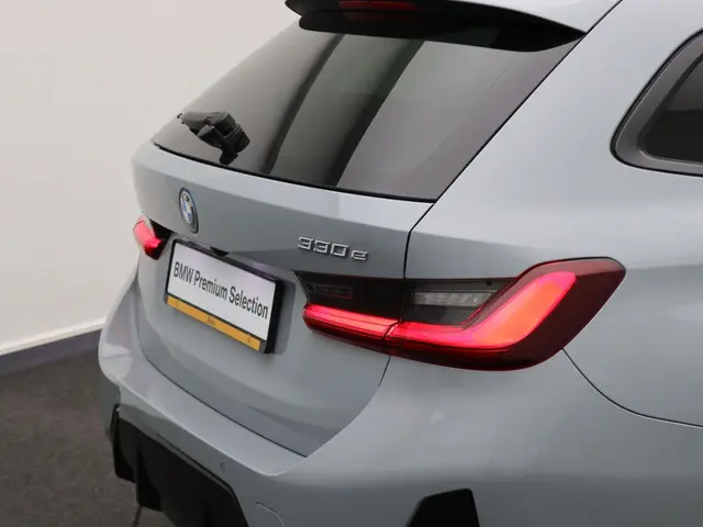 BMW 3 Serie Touring 330e 2024 Hybride Benzine 41