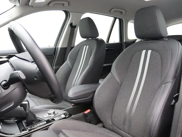 BMW X1 xDrive25e 2022 Hybride Benzine 11