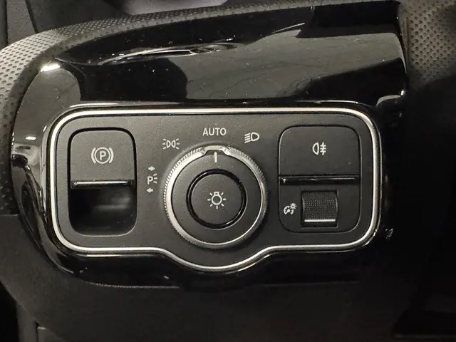Mercedes-Benz A-Klasse 200 AMG Line 2023 Benzine 20