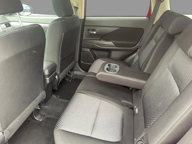 Mitsubishi Outlander 2.0 Connect Pro 2018 Benzine 18