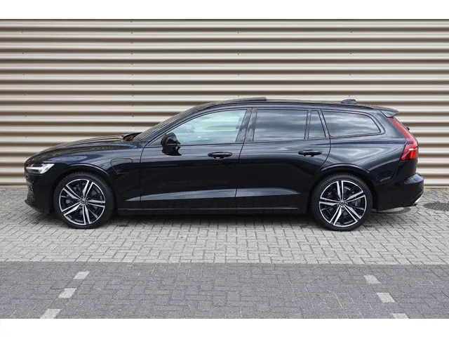 Volvo V60 T8 Recharge AWD R-Design 2022 Hybride Benzine 6