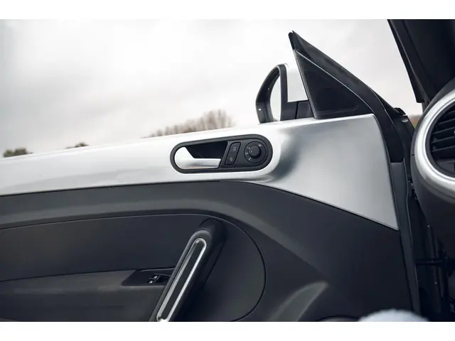 Volkswagen Beetle Cabriolet 1.2 TSI 2014 Benzine 23