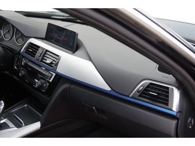 BMW 3 Serie 330e M-sport LEDER/NAVI 2016 Hybride Benzine 4