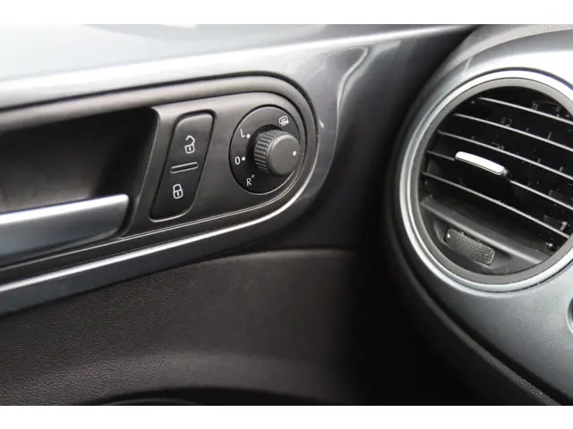 Volkswagen Beetle 1.2 TSI DESIGN 2013 Benzine 30