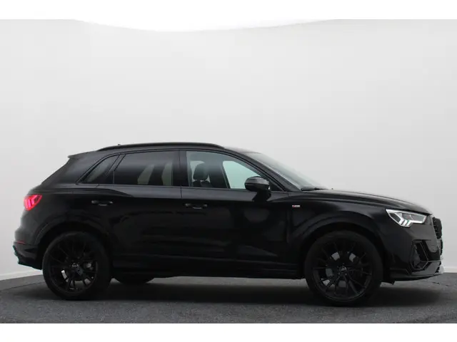 Audi Q3 45 TFSI e S edition 2021 Hybride Benzine 21