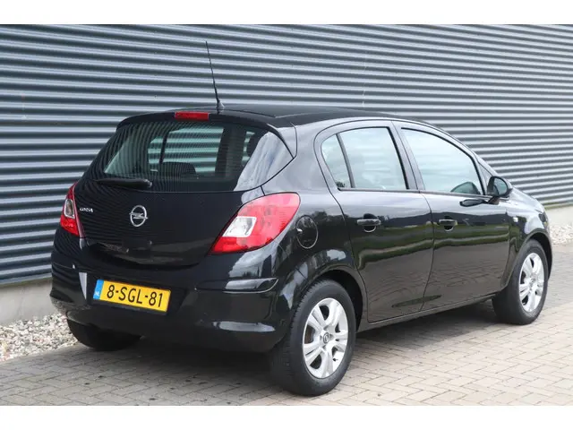 Opel Corsa 1.4-16V Berlin | 5 drs | Airco | NAP 2013 Benzine 14