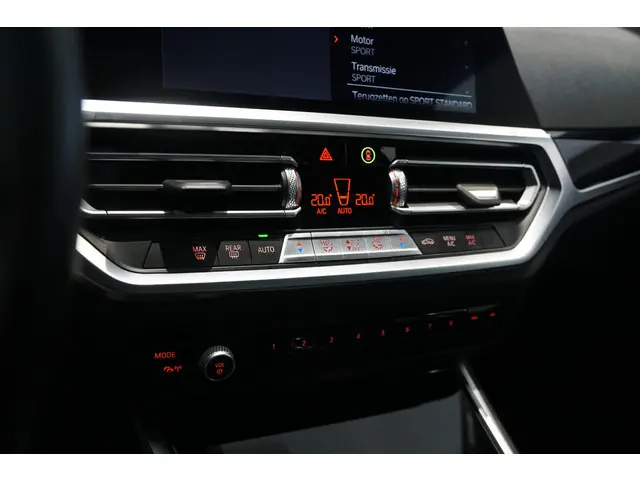 BMW 3 Serie Touring 318i High Executive 2021 Benzine 24
