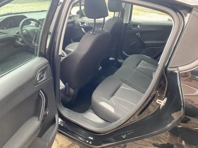 Peugeot 208 1.2 VTi Allure 2014 Benzine 4