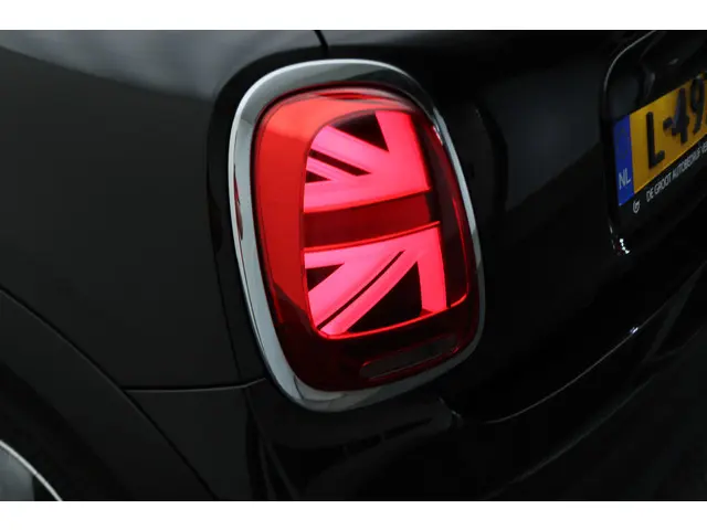 MINI Cooper Mini 1.5 Essential Automaat 2021 Benzine 24