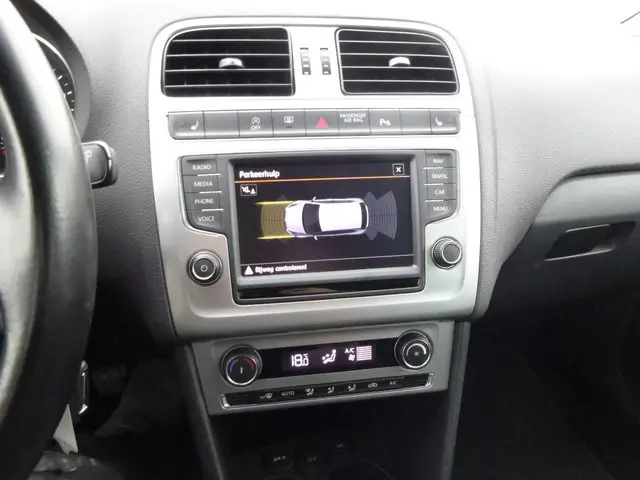 Volkswagen Polo 1.2 TSI Highline R-LINE 2015 Benzine 17