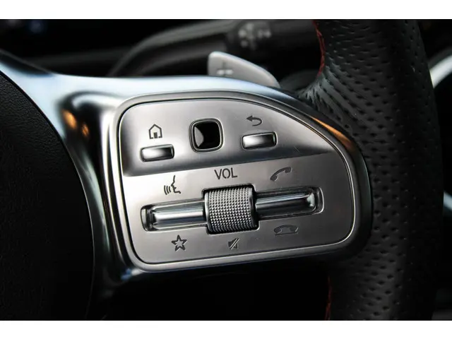 Mercedes-Benz A-Klasse 180 AMG 2019 Benzine 23