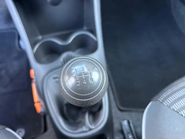 Peugeot 107 1.0 Active 2013 Benzine 24